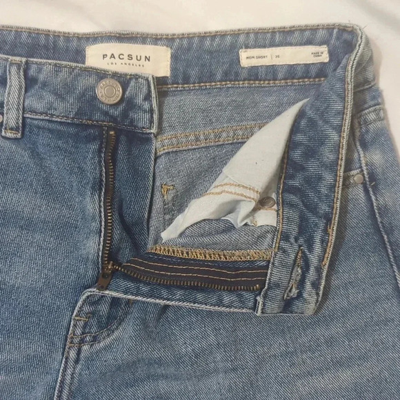 PacSun Party Blue Denim Mom Short, Color Blue Size 26 - Picture 10 of 16